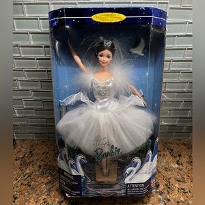 1997 COLLECTOR EDITIO  Swan Lake Barbie